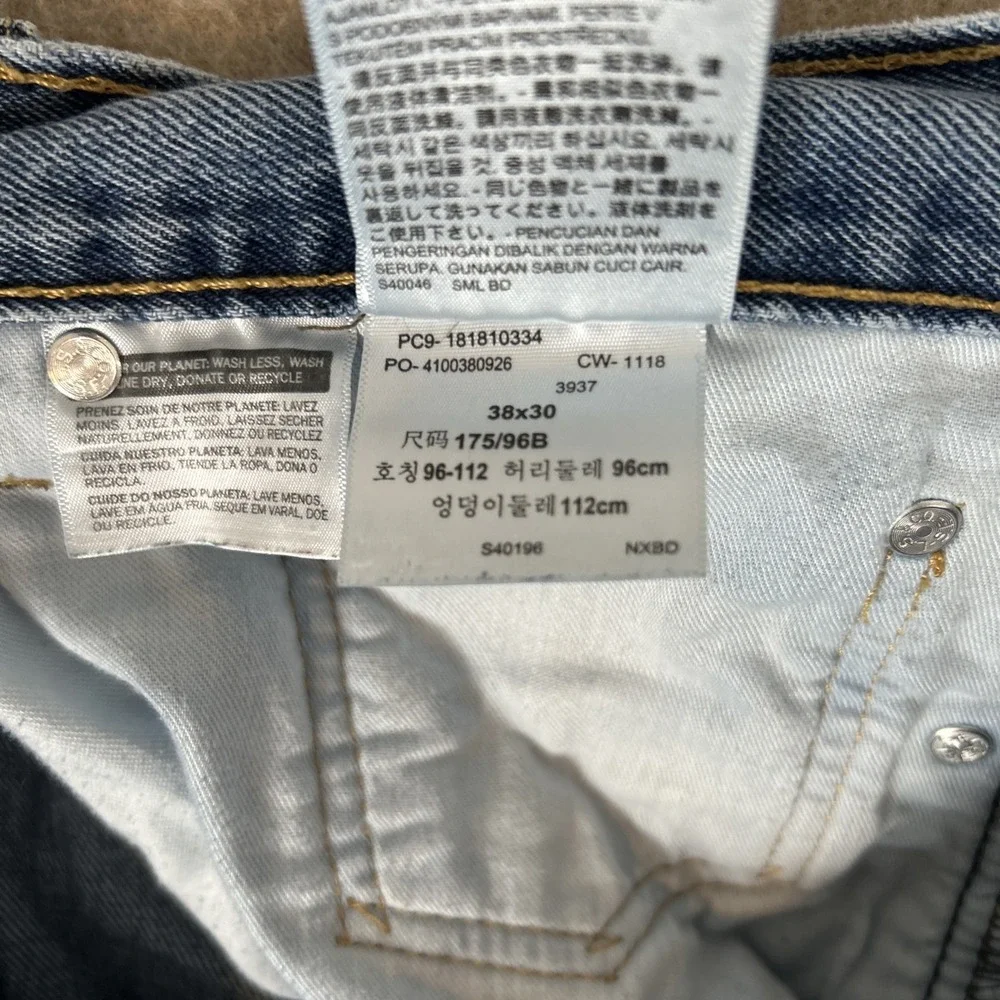 Levi's 541 men's jeans, 38 x‎ 30, straight leg, medium wash blue